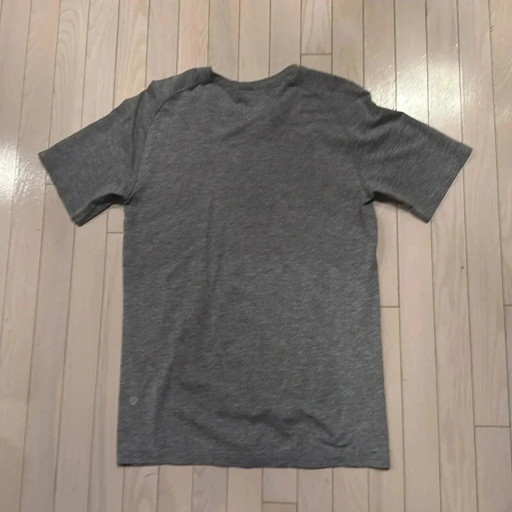 Lululemon Men’s Metal Vent Tech Short-Sleeve Shirt - Picture 5 of 6